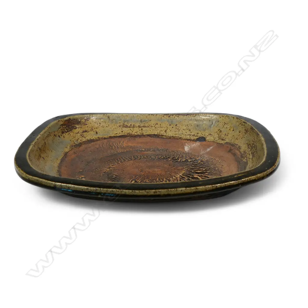 Attributed Len Castle large pottery dish, Image 1++