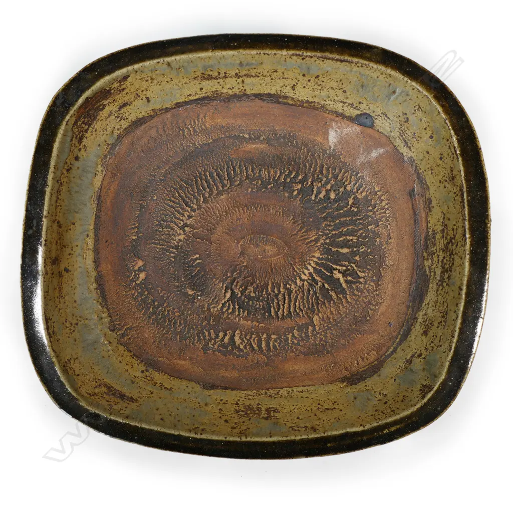 Attributed Len Castle large pottery dish, Image 1++