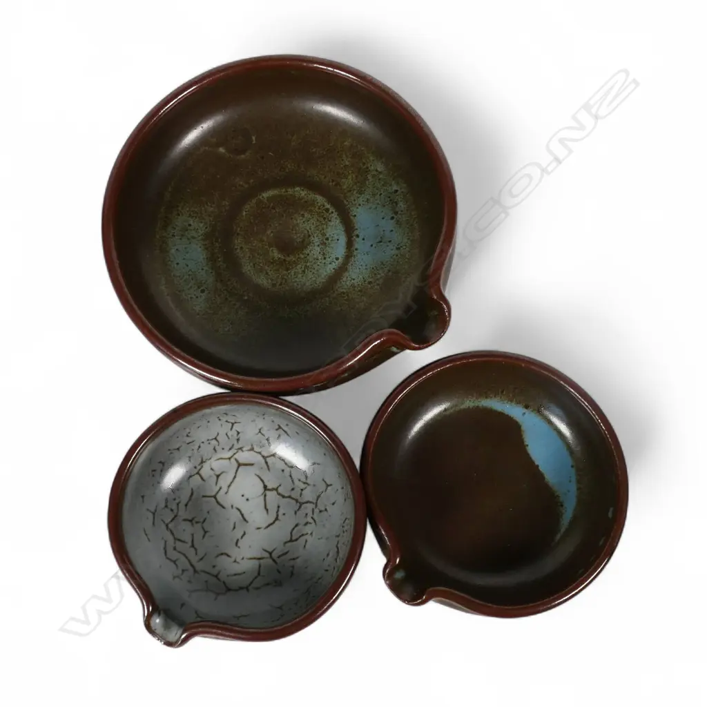 Three Len Castle pouring bowls, Image 1++