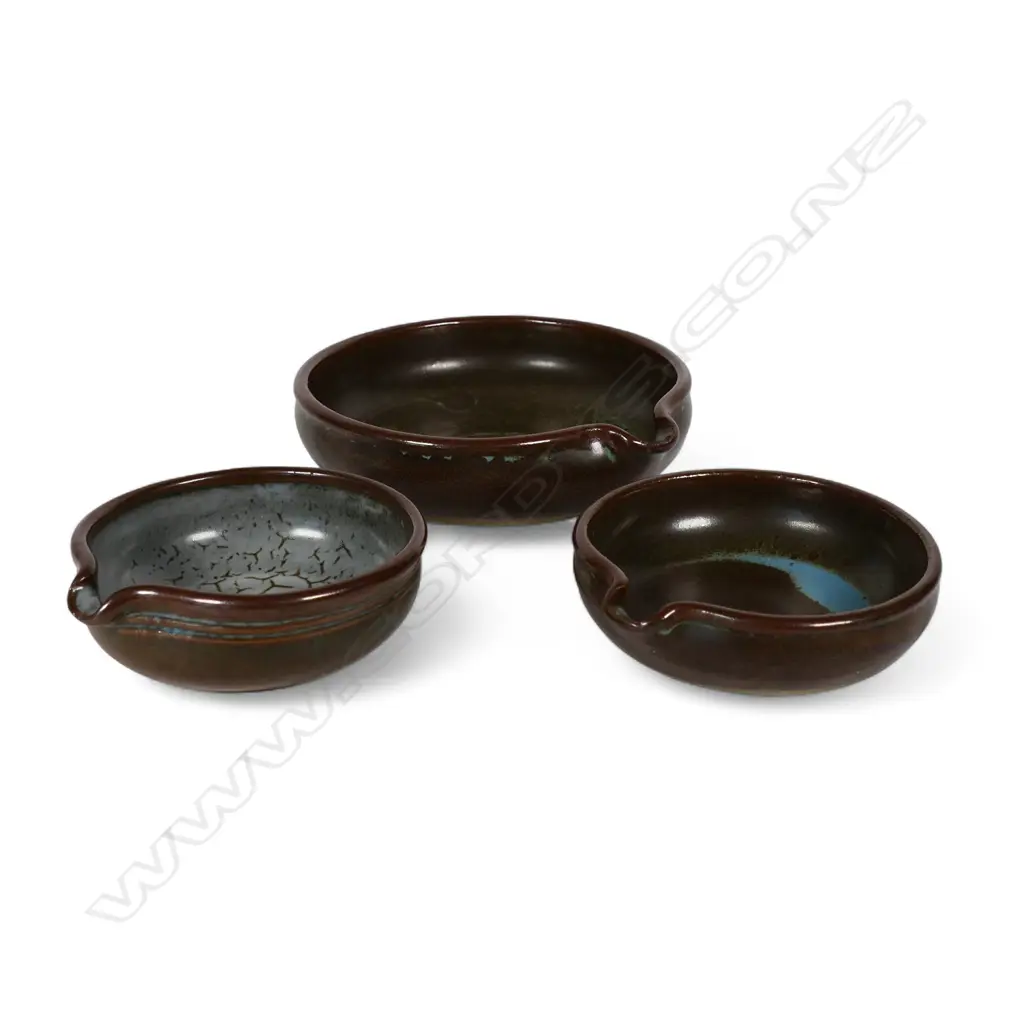 Three Len Castle pouring bowls, Image 1++