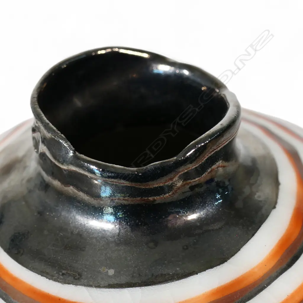 Aaron Scythe porcelain vase, Image 1++