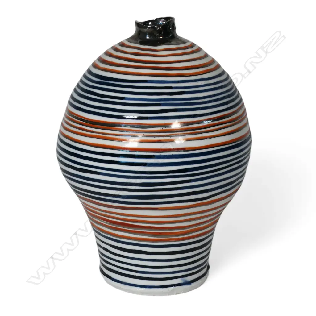 Aaron Scythe porcelain vase, Image 1++