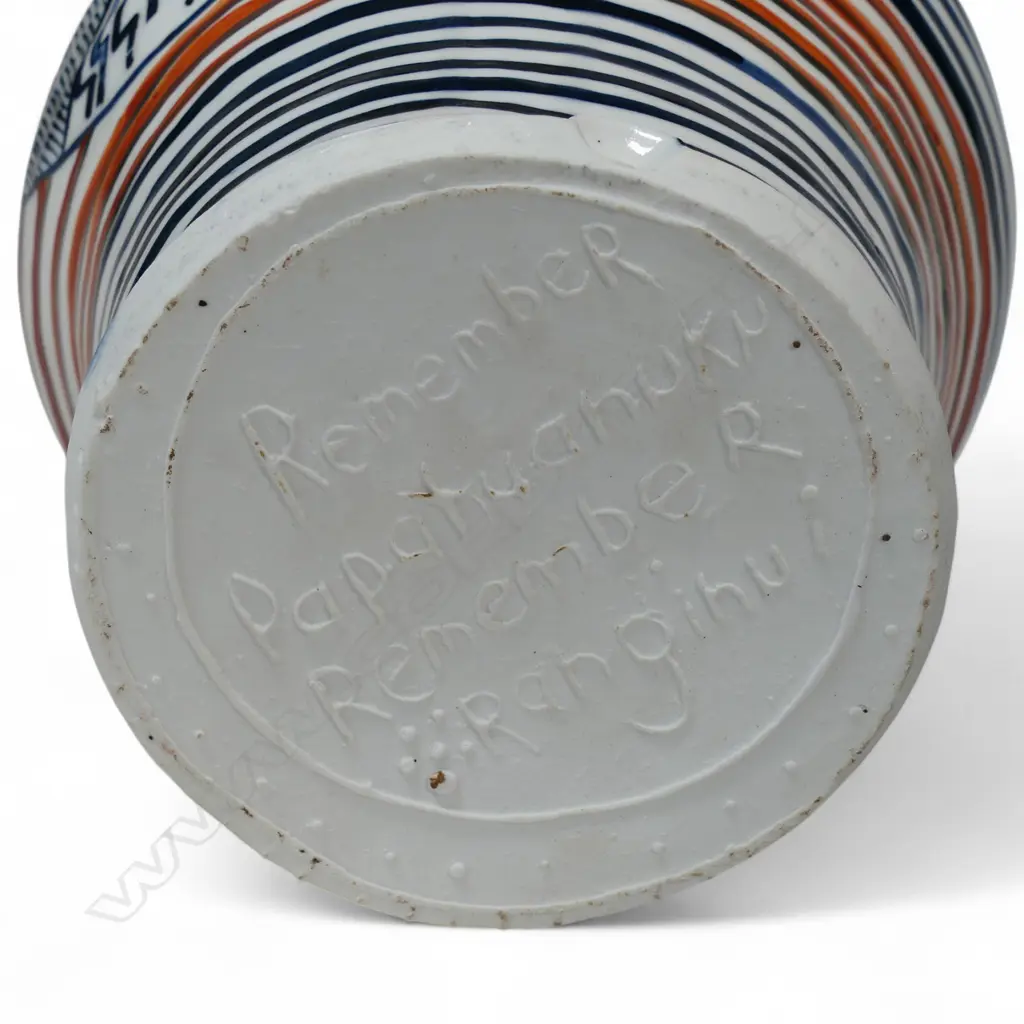 Aaron Scythe porcelain vase, Image 1++