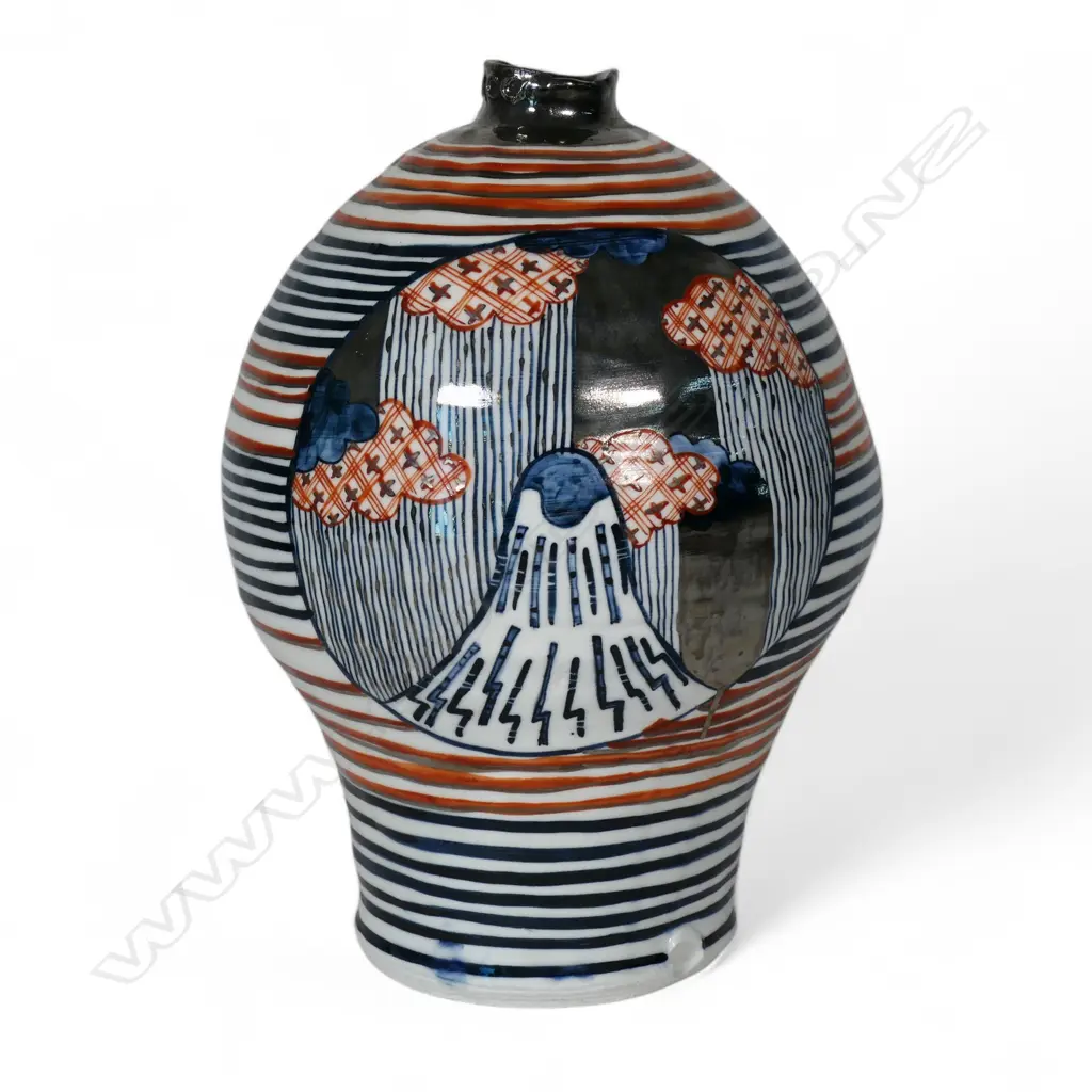 Aaron Scythe porcelain vase, Image 1++