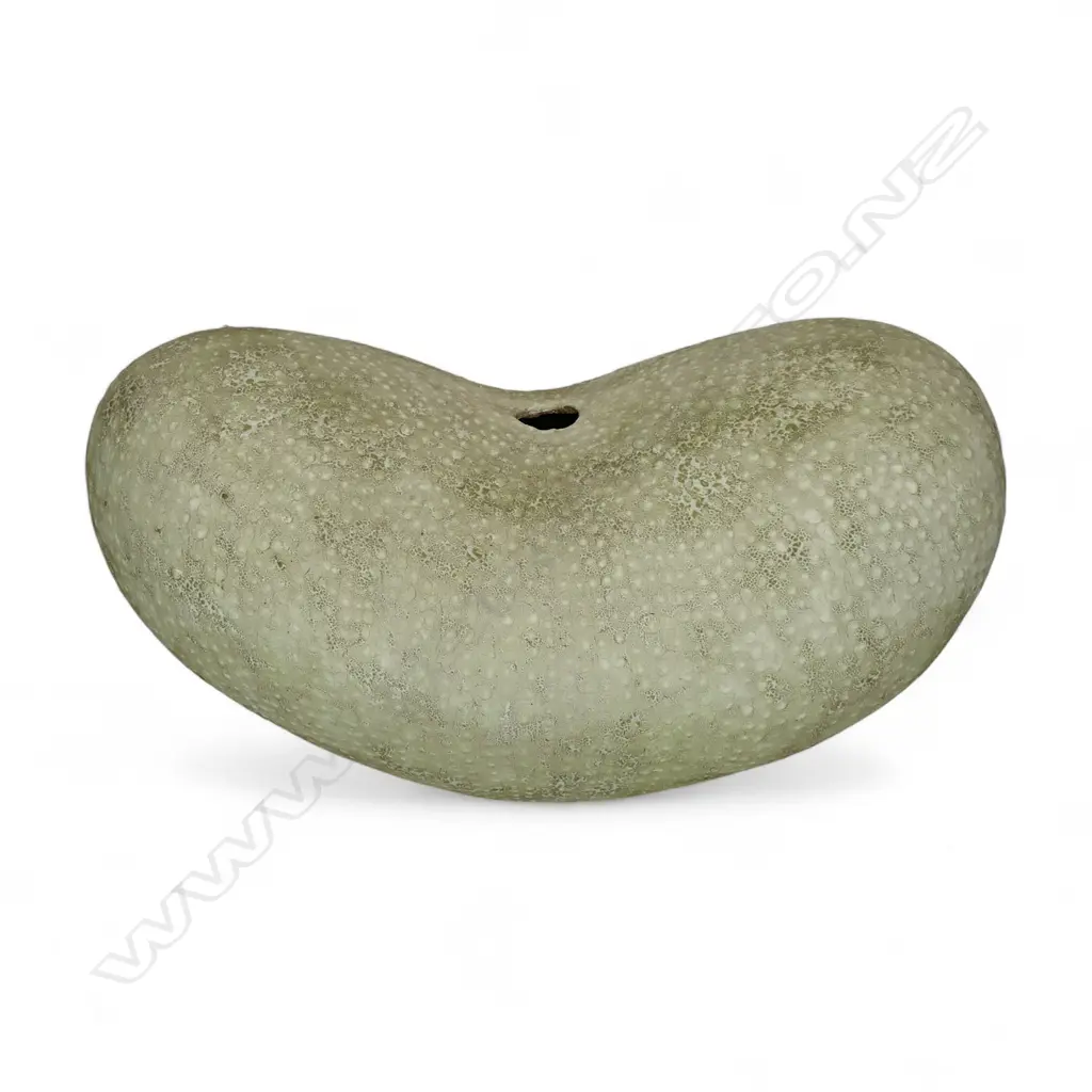 Raewyn Atkinson pottery vessel 'Heart Kina', Image 1++