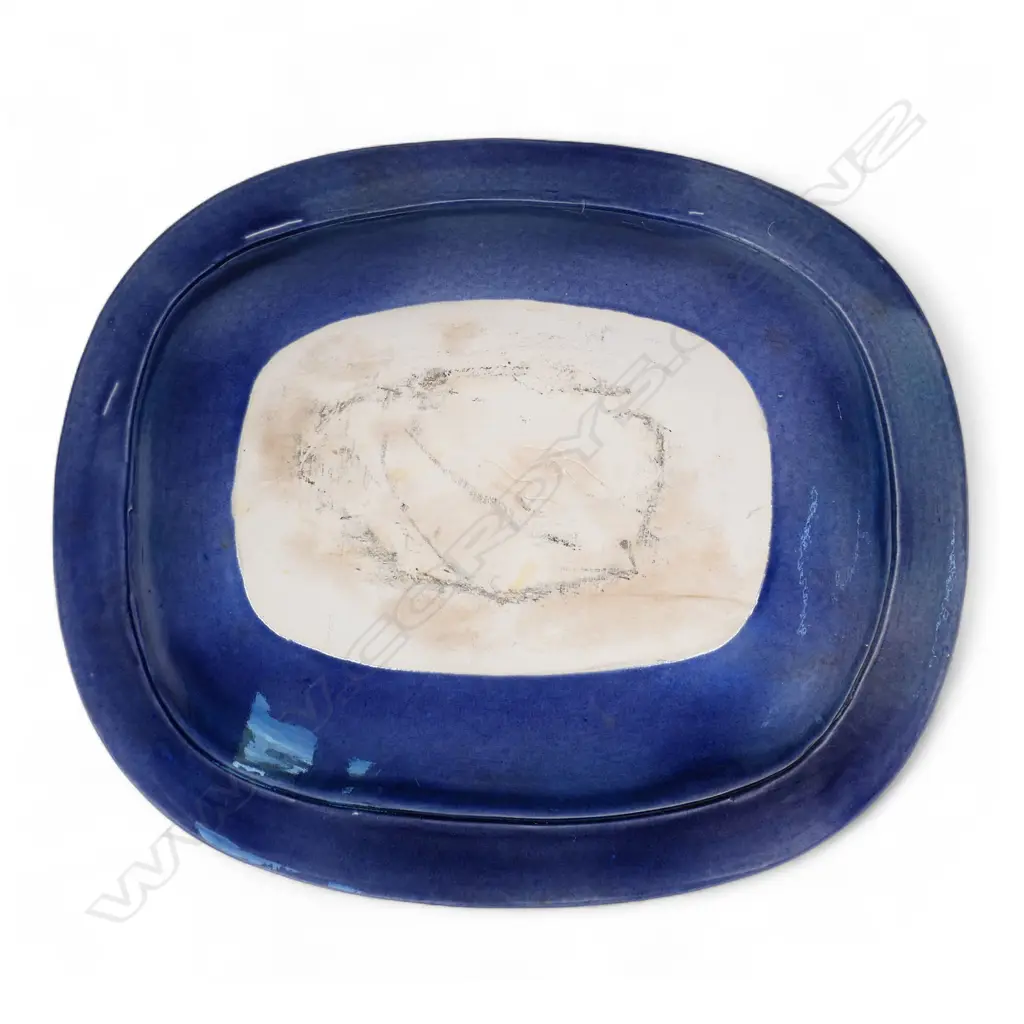 A large Merilyn Wiseman shallow dish, Image 1++