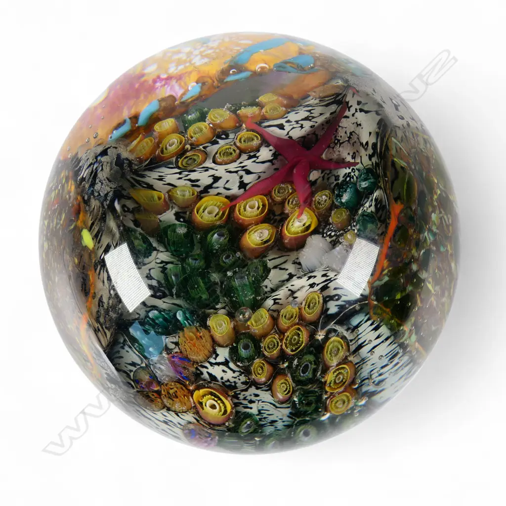 Peter Raos Pacific Collection paperweight, Image 1++