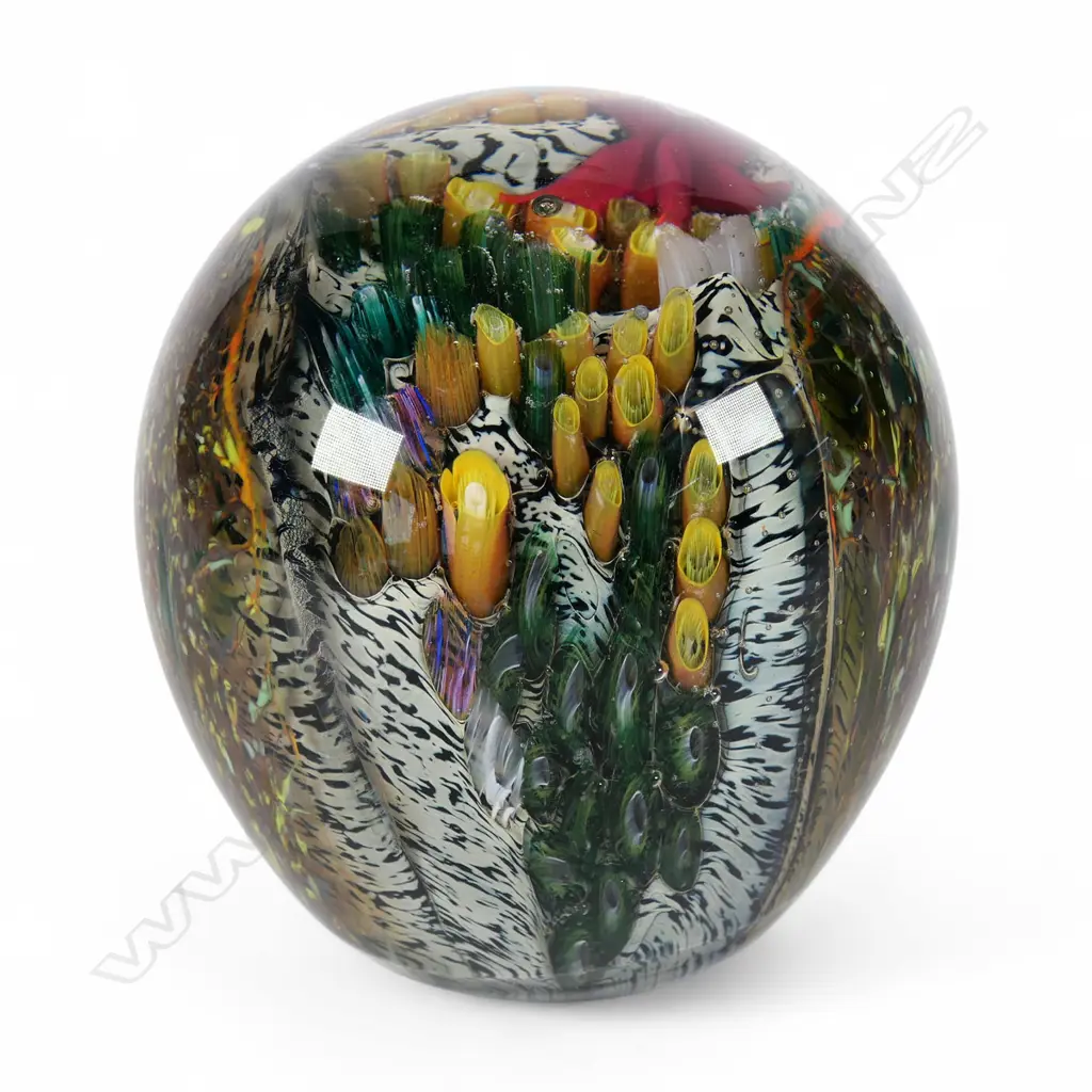 Peter Raos Pacific Collection paperweight, Image 1++