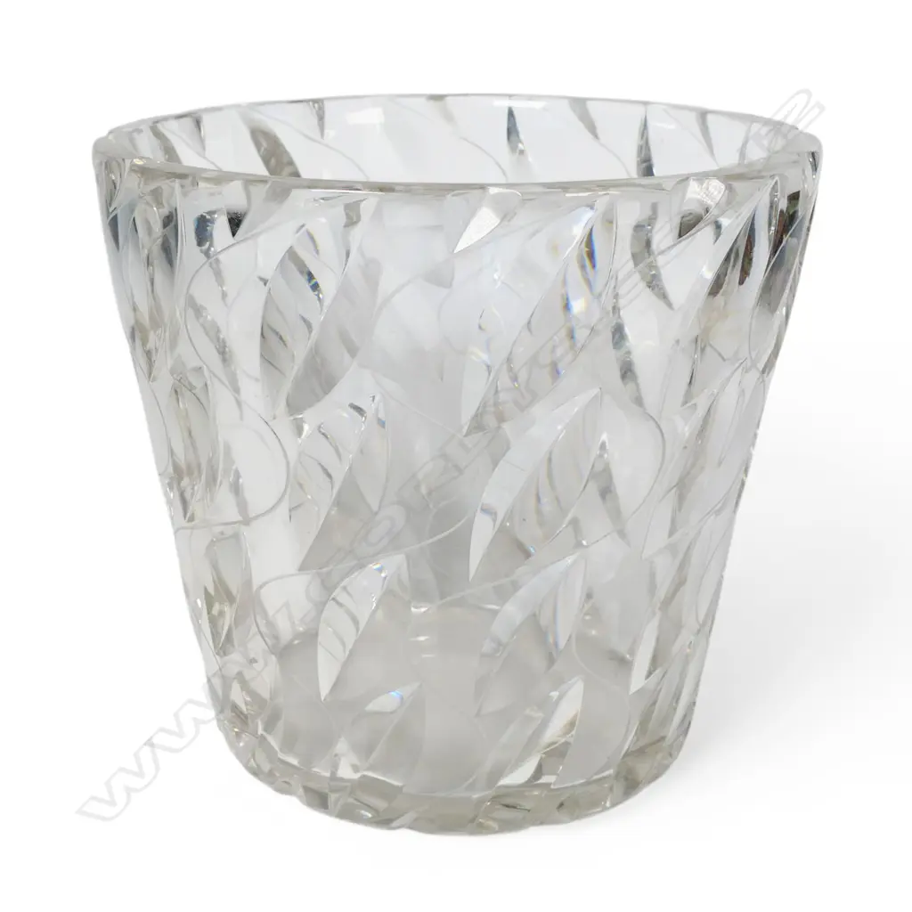 A Clyne Farquharson crystal vase, Image 1++