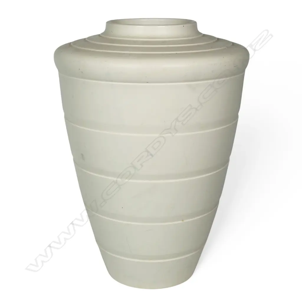 A Wedgwood large shoulder vase designed by Keith Murray, Image 1++