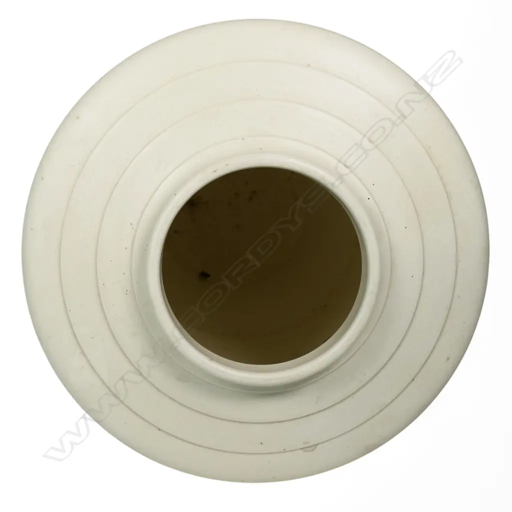 A Wedgwood large shoulder vase designed by Keith Murray, Image 1++