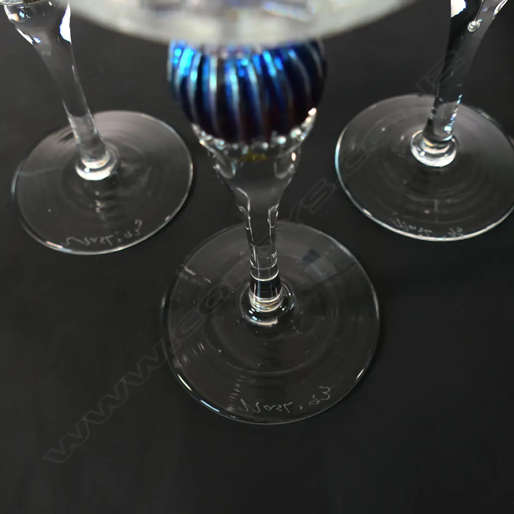 A set of four Garry Nash mouth blown glass drinking goblets, Image 1++