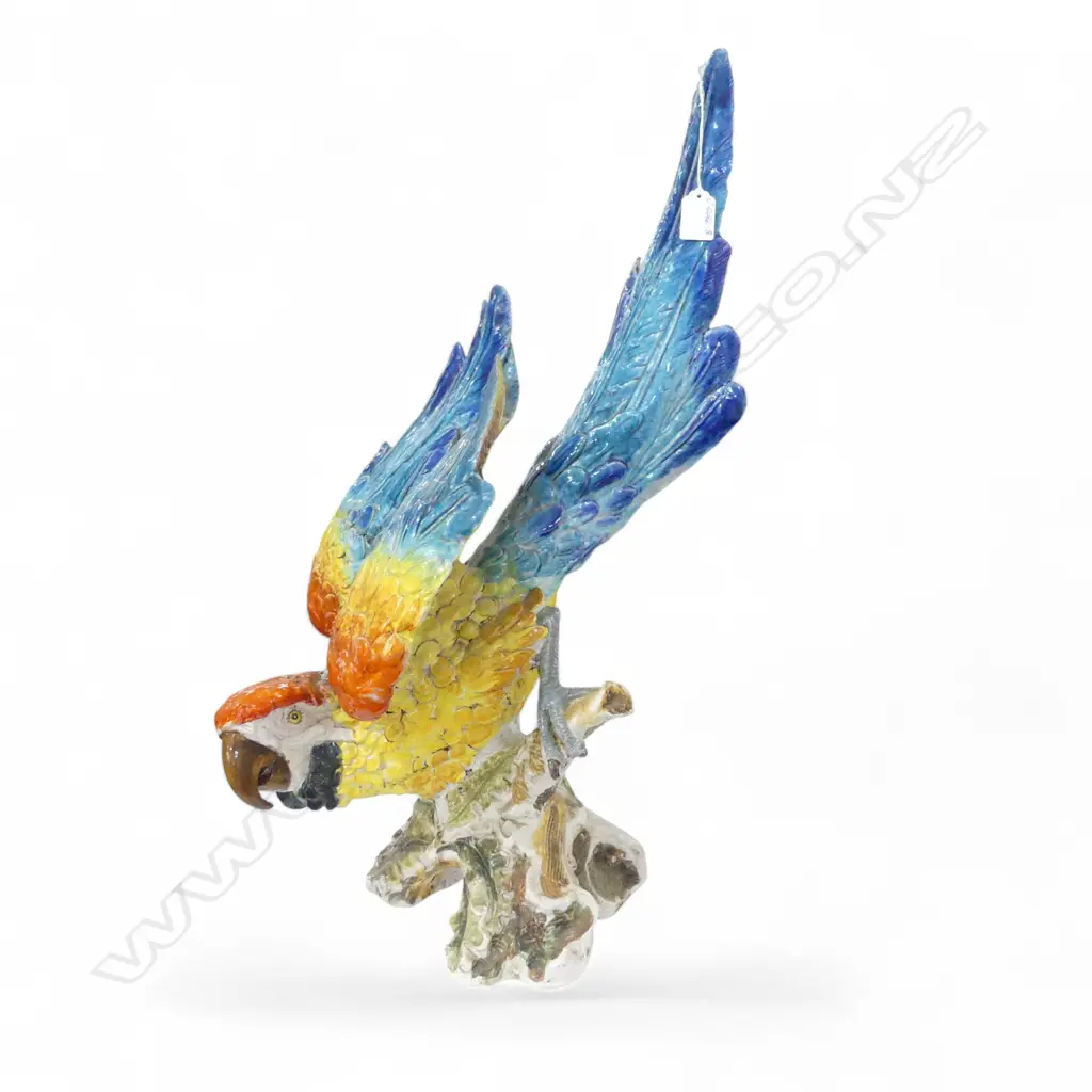 A large vintage Italian pottery McCaw parrot sculpture, Image 1++
