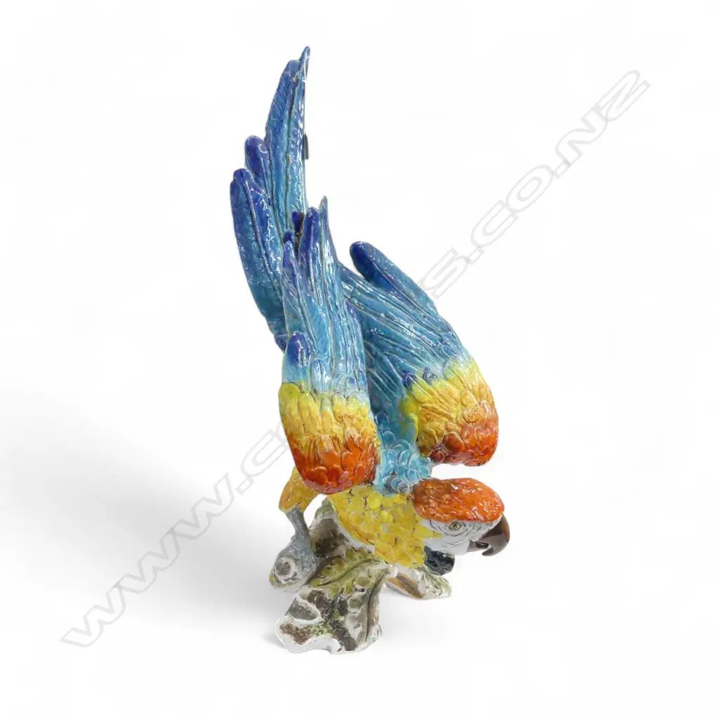 A large vintage Italian pottery McCaw parrot sculpture, Image 1++