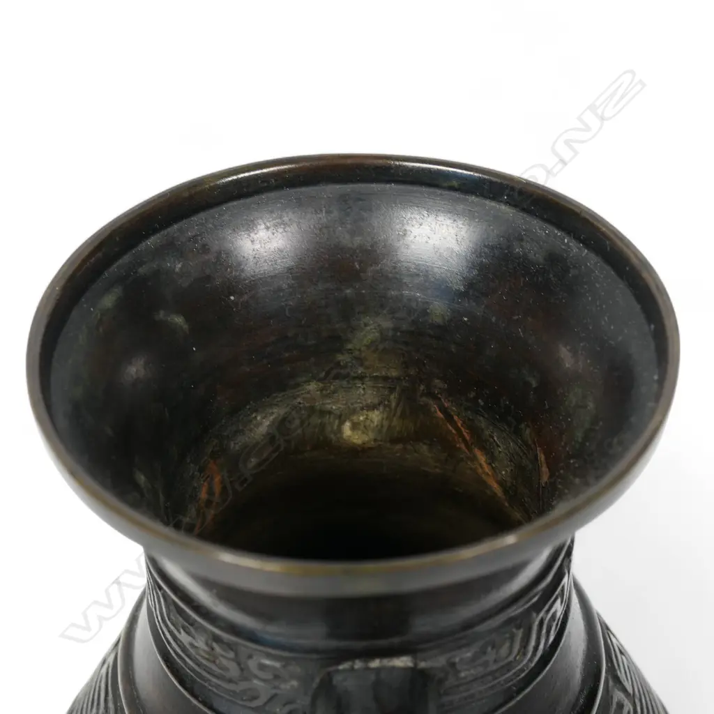 An old oriental archaic style baluster vase, Image 1++