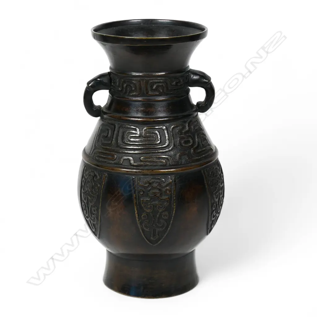 An old oriental archaic style baluster vase, Image 1++