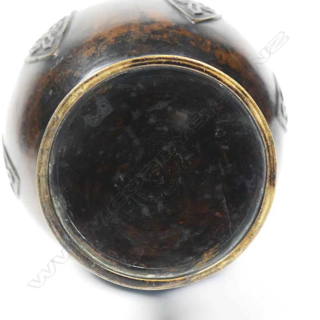 An old oriental archaic style baluster vase, Image 1++