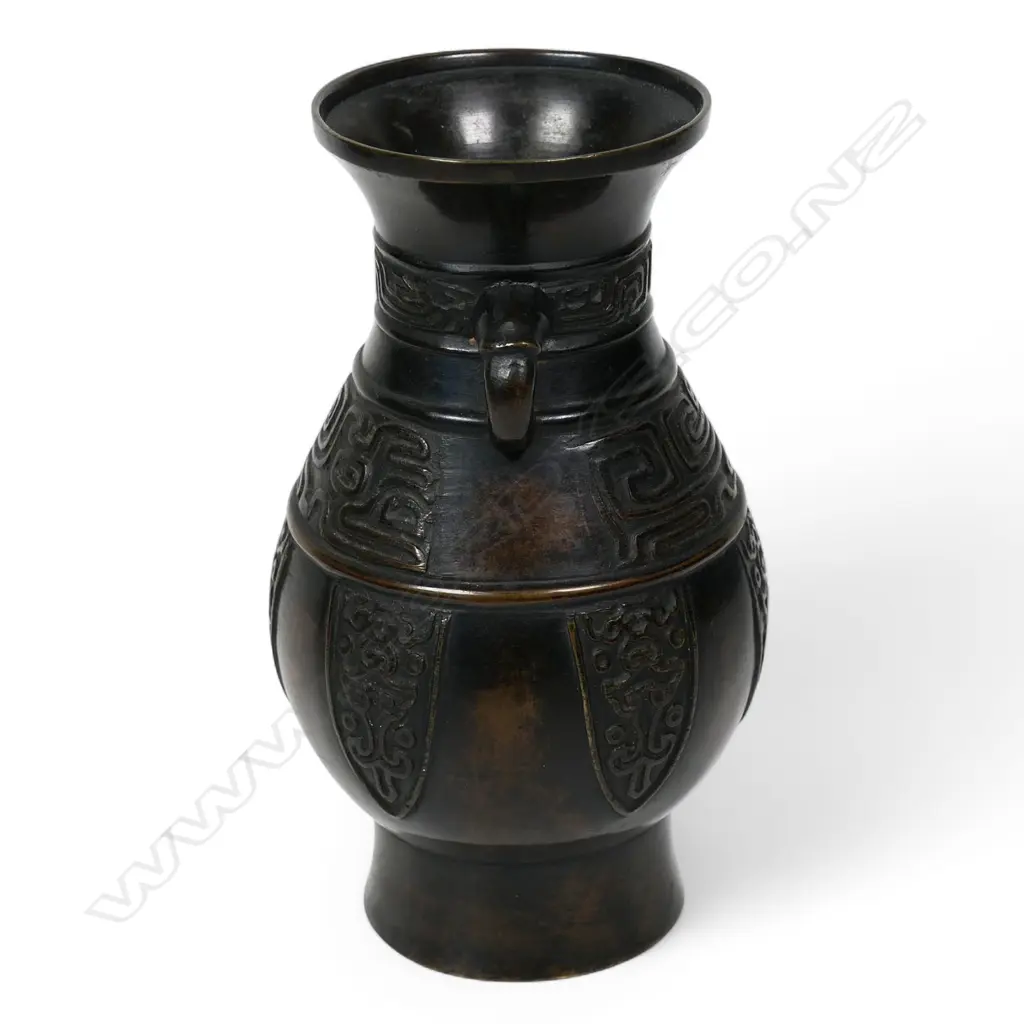 An old oriental archaic style baluster vase, Image 1++