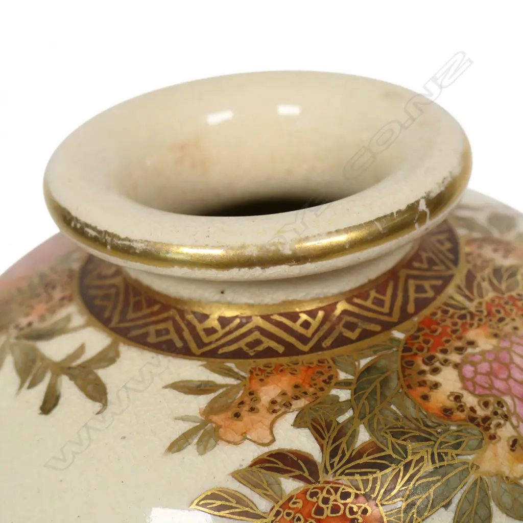 A late Meiji Japanese Satsuma vase, Image 1++