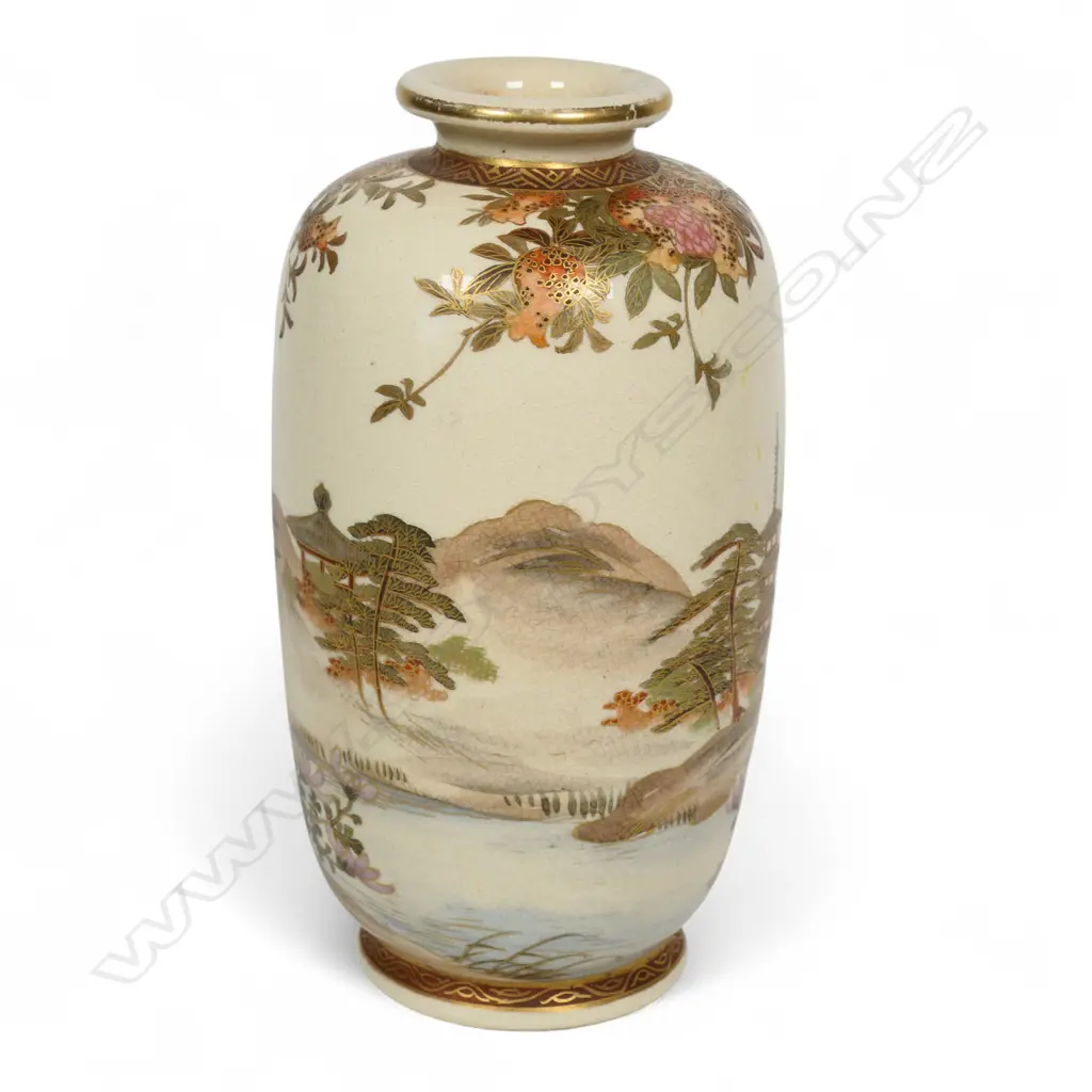 A late Meiji Japanese Satsuma vase, Image 1++