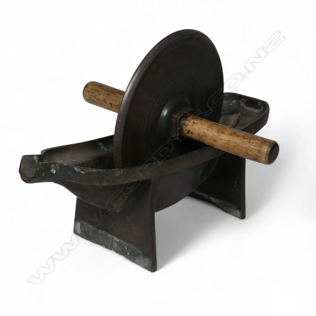 A Meiji Japanese bronze hand operated yagen grinding tool, Image 1++