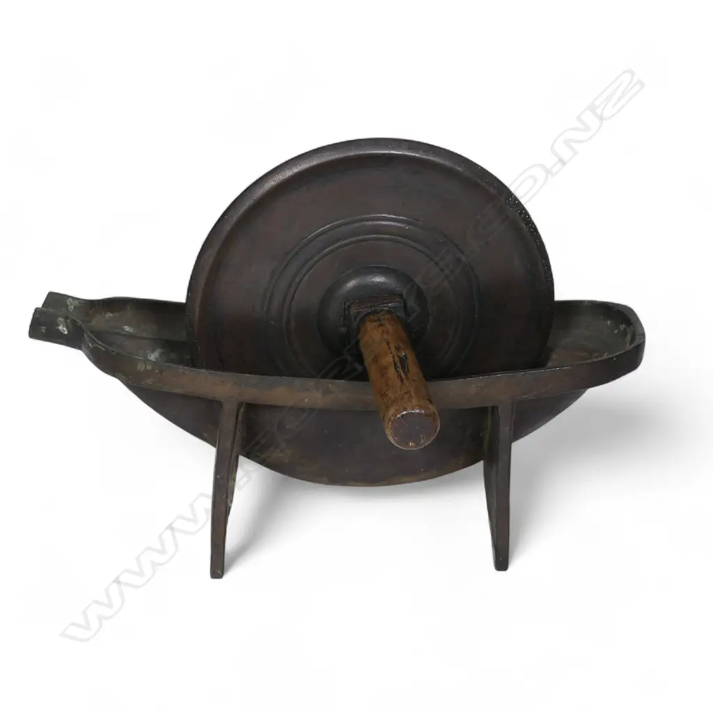 A Meiji Japanese bronze hand operated yagen grinding tool, Image 1++
