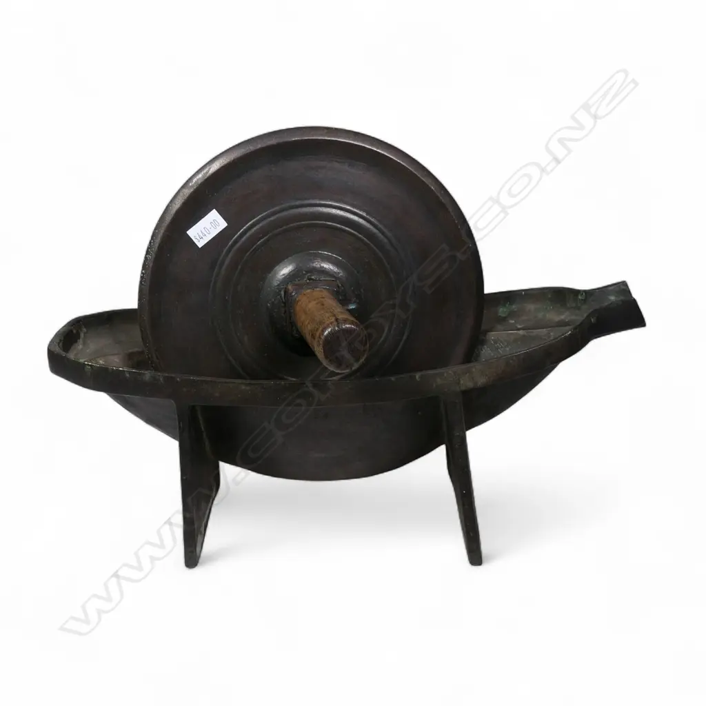 A Meiji Japanese bronze hand operated yagen grinding tool, Image 1++