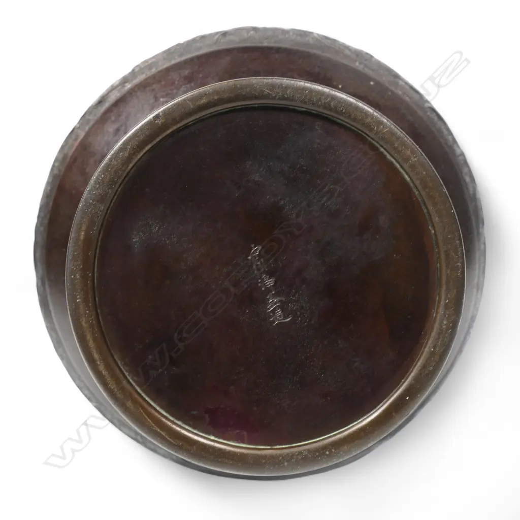An old Chinese bronze archaic style vase, Image 1++