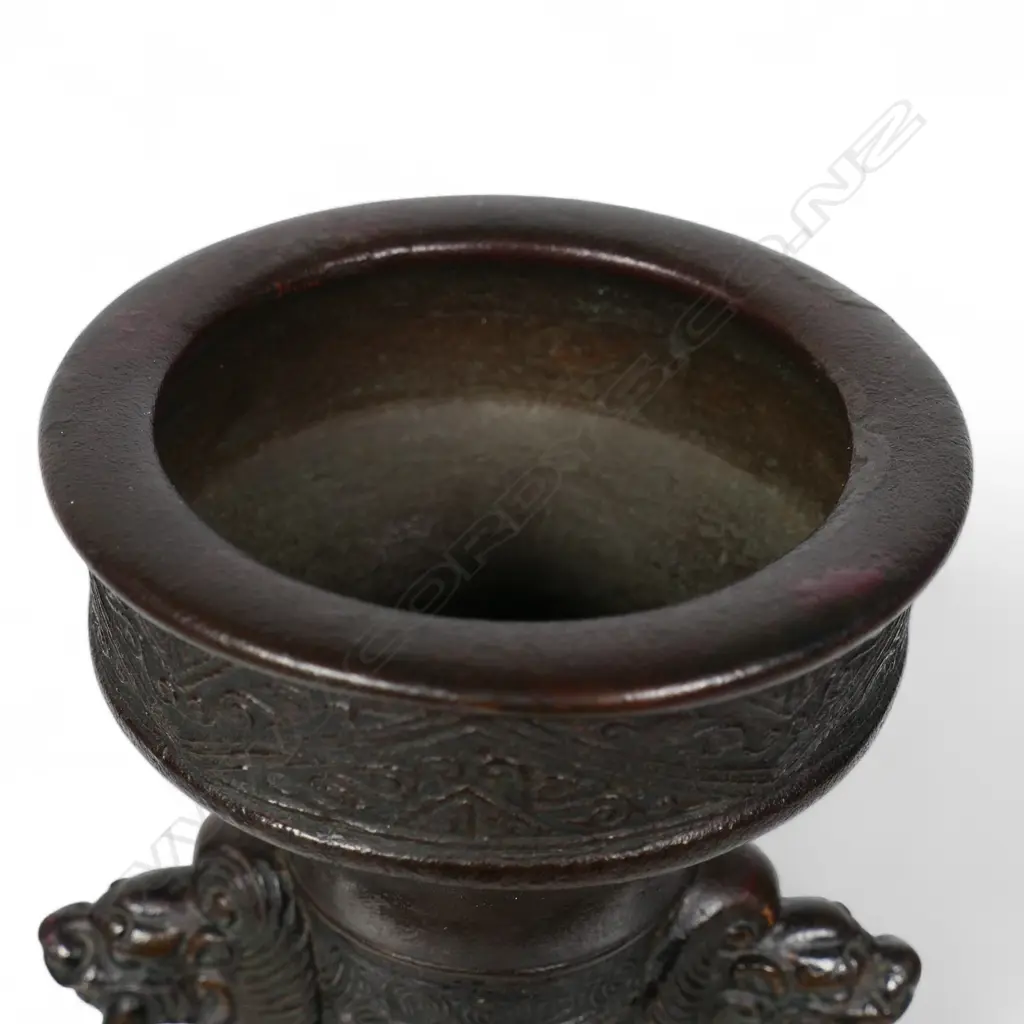 An old Chinese bronze archaic style vase, Image 1++