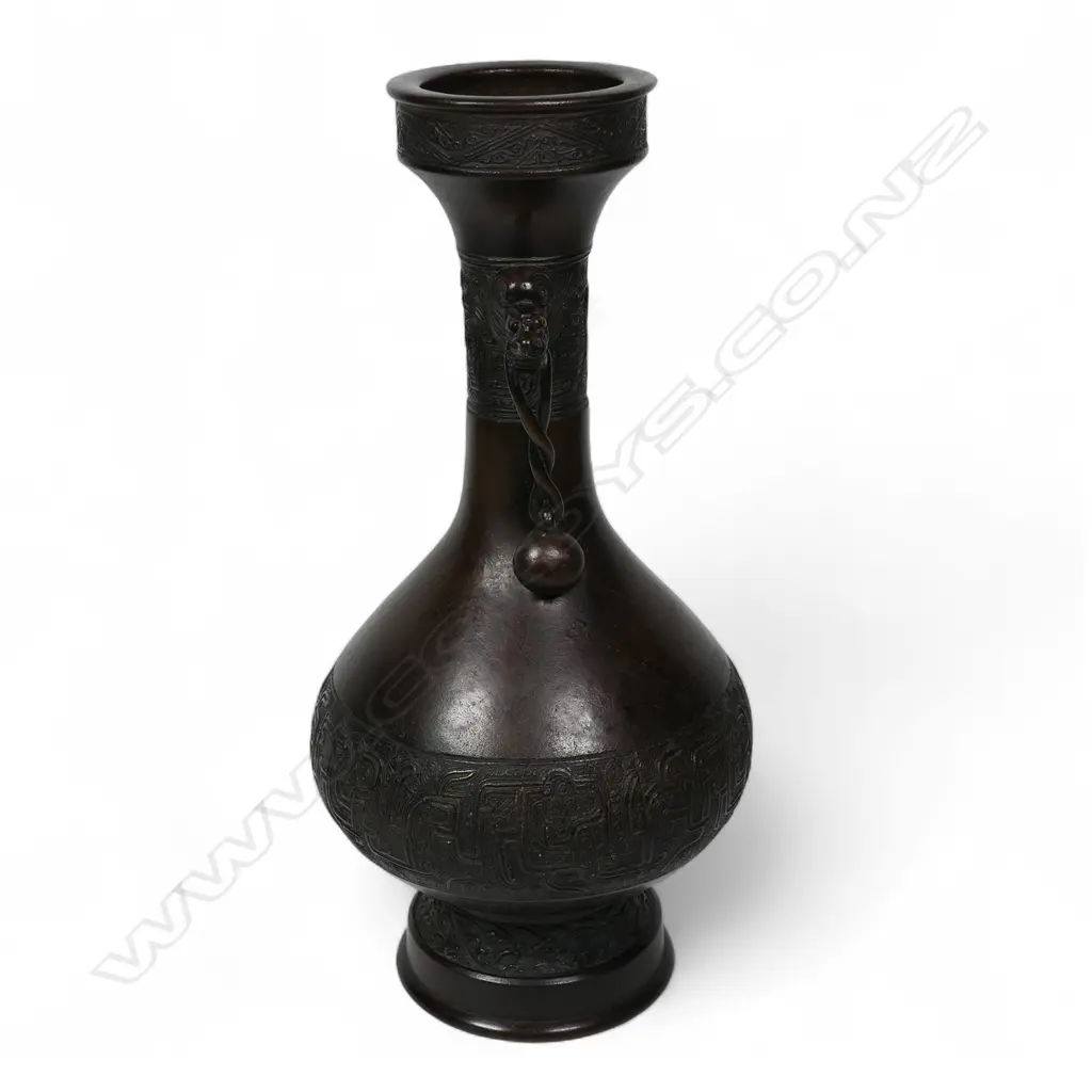An old Chinese bronze archaic style vase, Image 1++