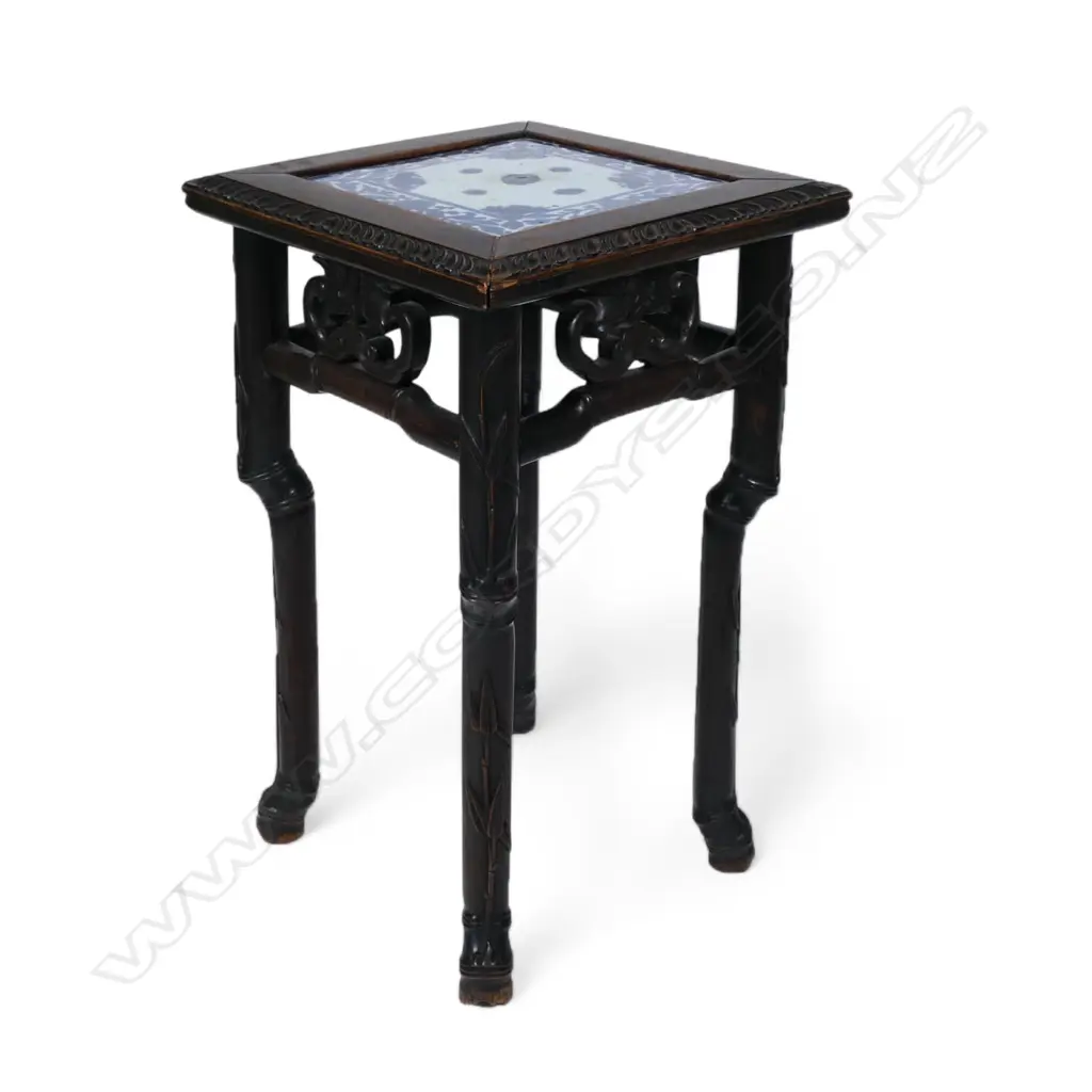 A small Chinese hardwood vase table, Image 1++