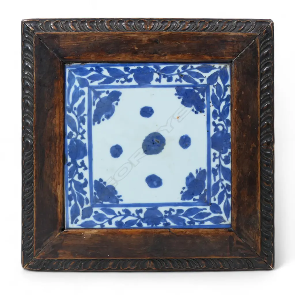 A small Chinese hardwood vase table, Image 1++