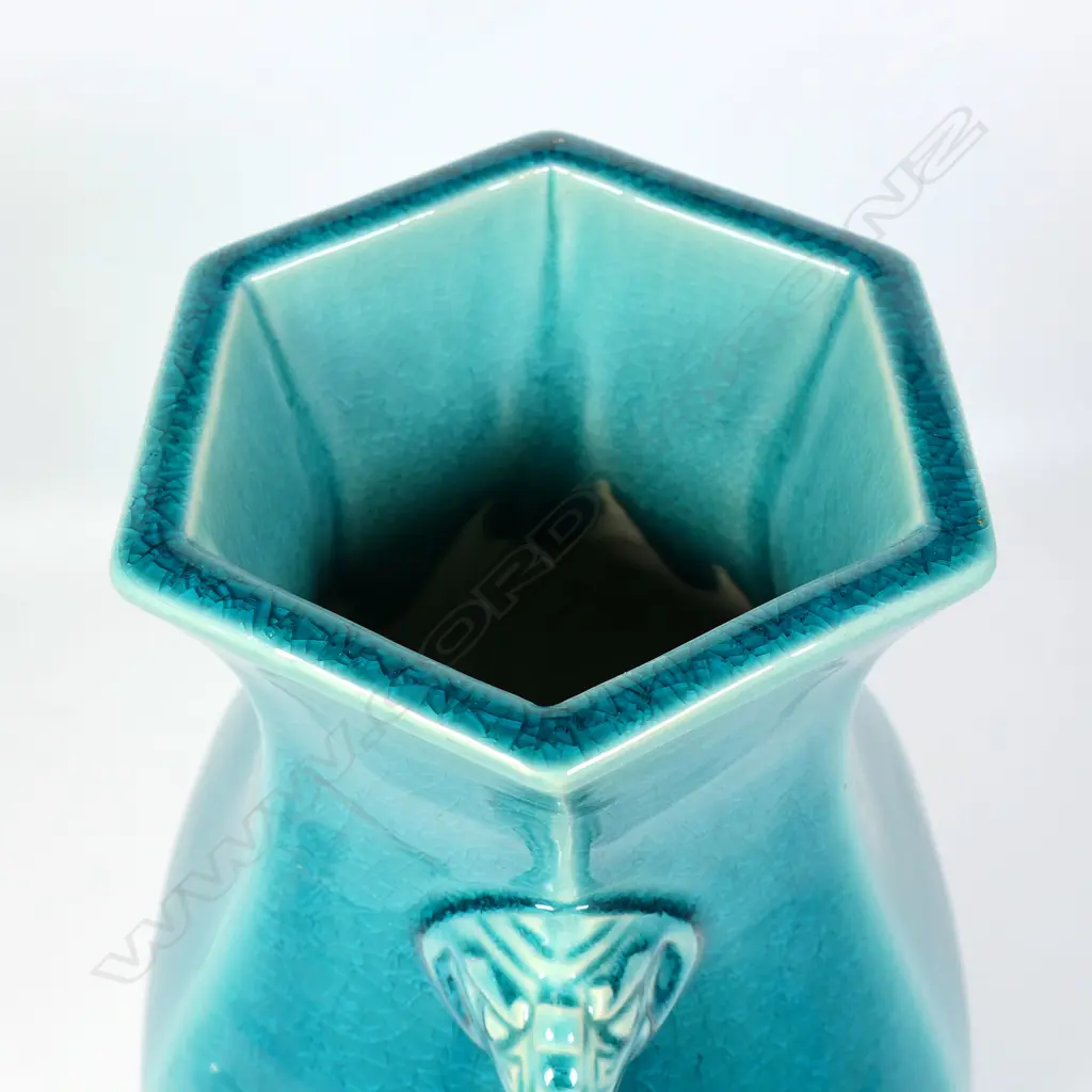 A quality oriental bright turquoise gloss glazed vase, Image 1++