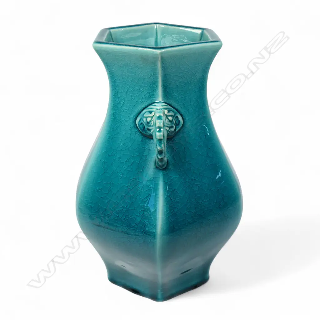 A quality oriental bright turquoise gloss glazed vase, Image 1++