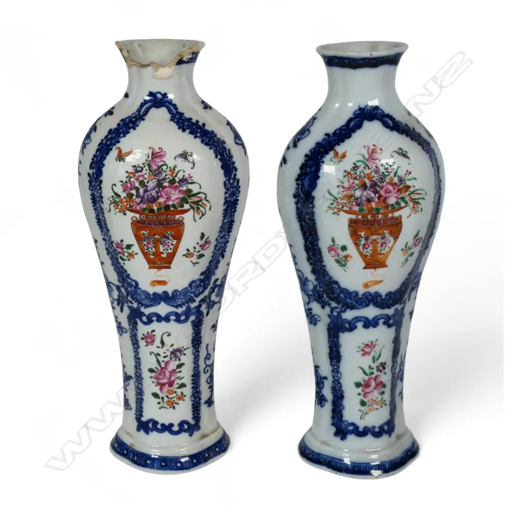 A pair of 18th/19thC Chinese export vases, Image 1++
