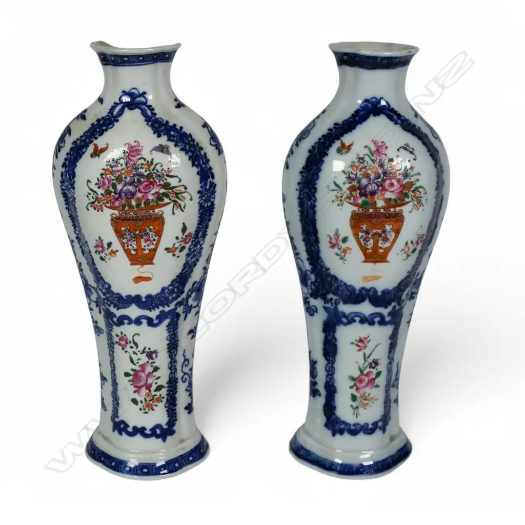 A pair of 18th/19thC Chinese export vases, Image 1++
