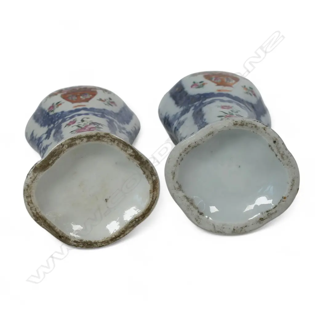 A pair of 18th/19thC Chinese export vases, Image 1++