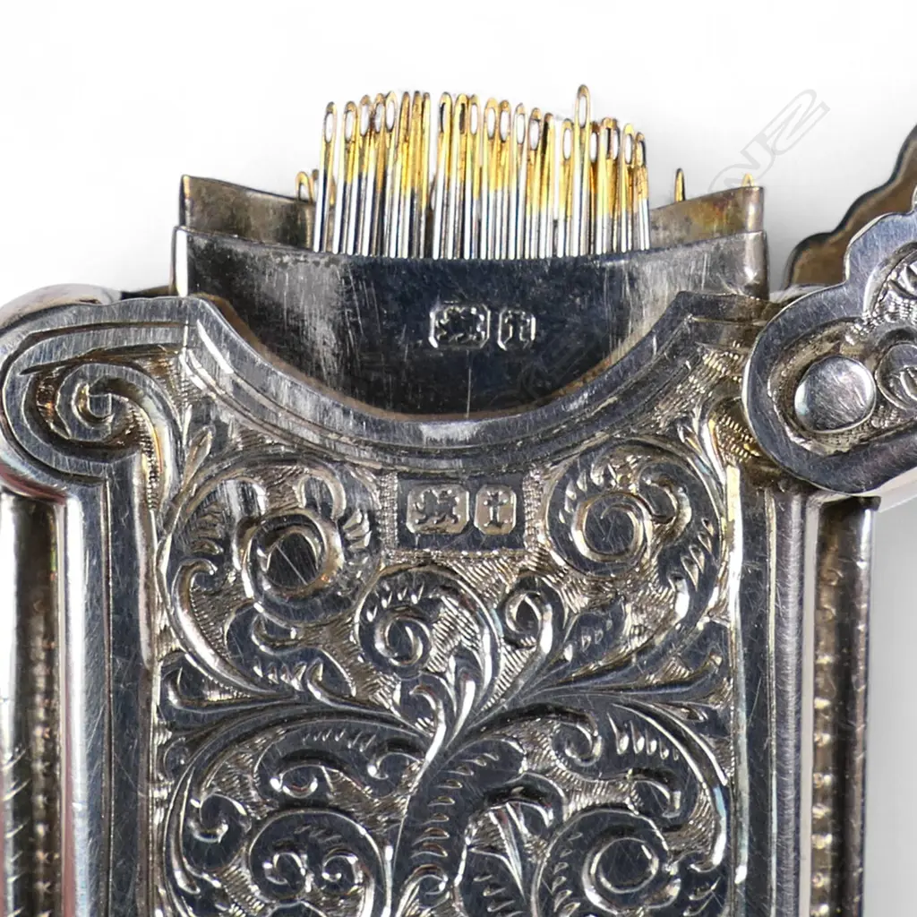 A Victorian silver fancy needle case, Image 1++