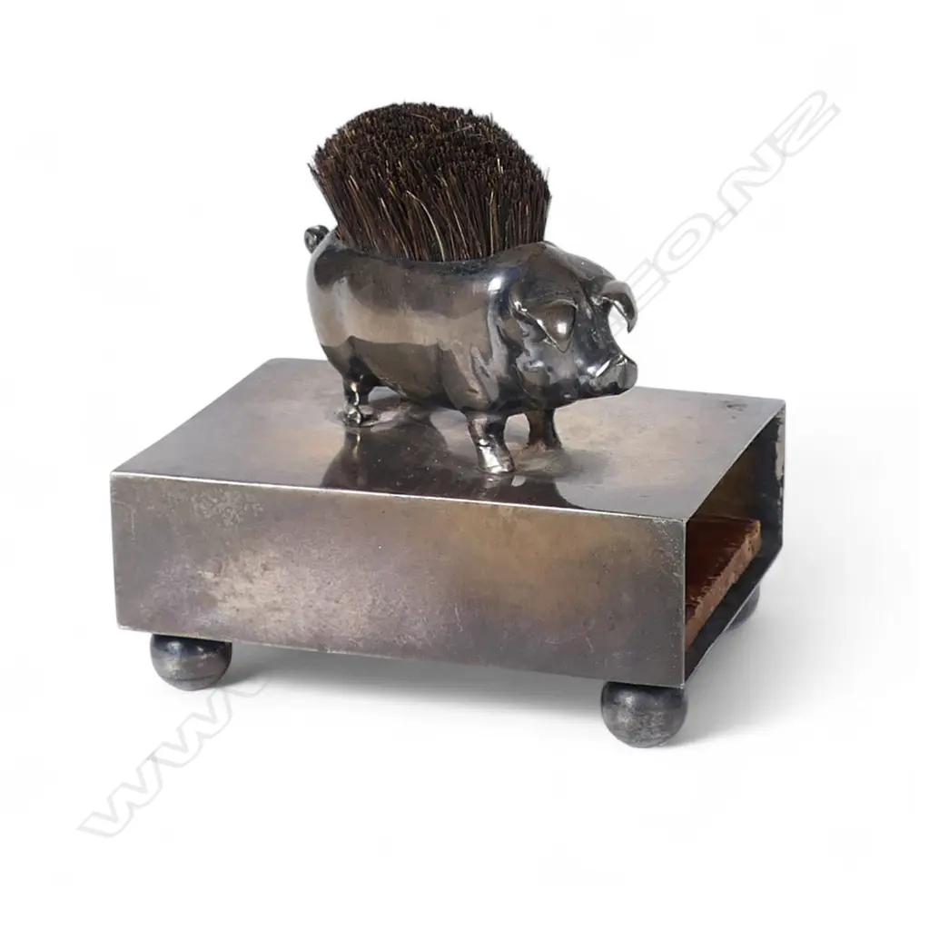 An Edwardian silver novelty pig pen wipe, Image 1++