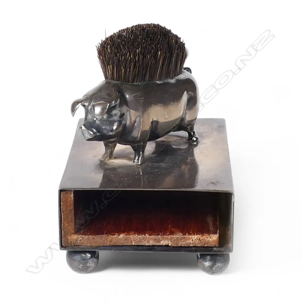 An Edwardian silver novelty pig pen wipe, Image 1++