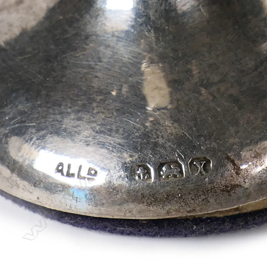 A 1920's silver and mother of pearl bird pin cushion, Image 1++