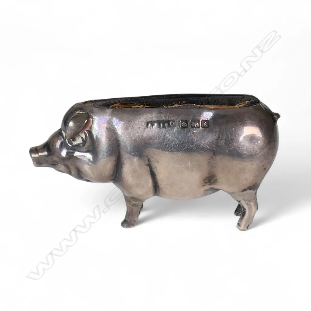 An Edwardian silver pig pin cushion, Image 1++