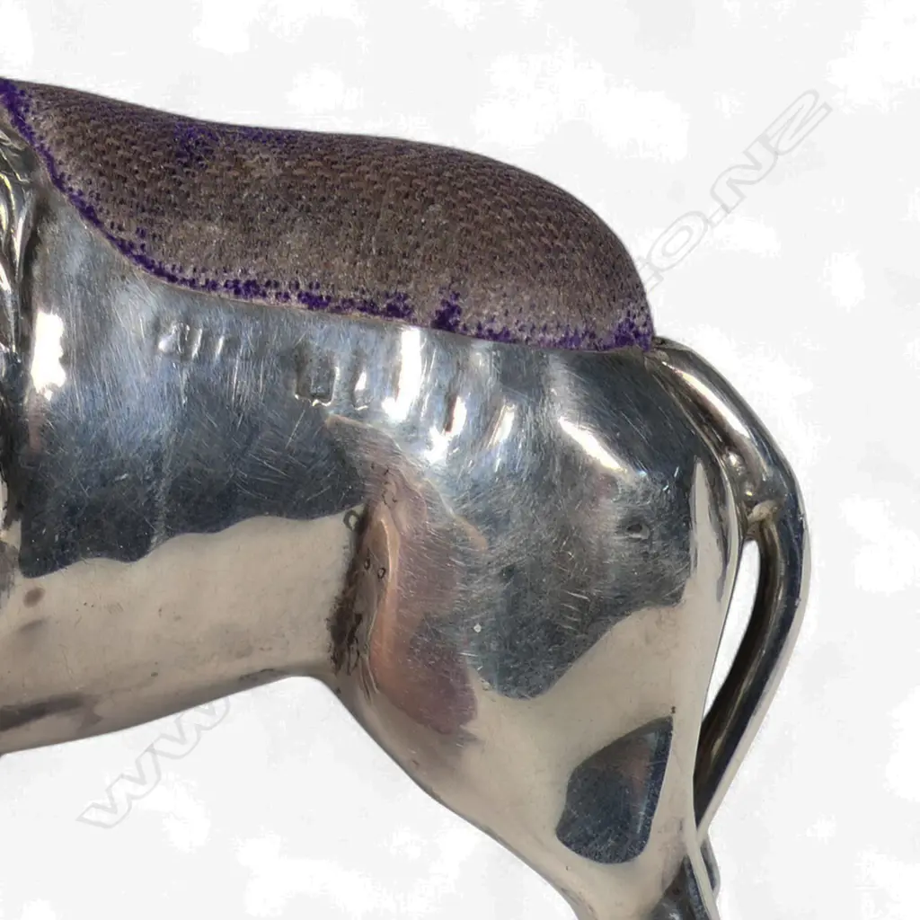 A rare Edwardian silver lion pin cushion, Image 1++