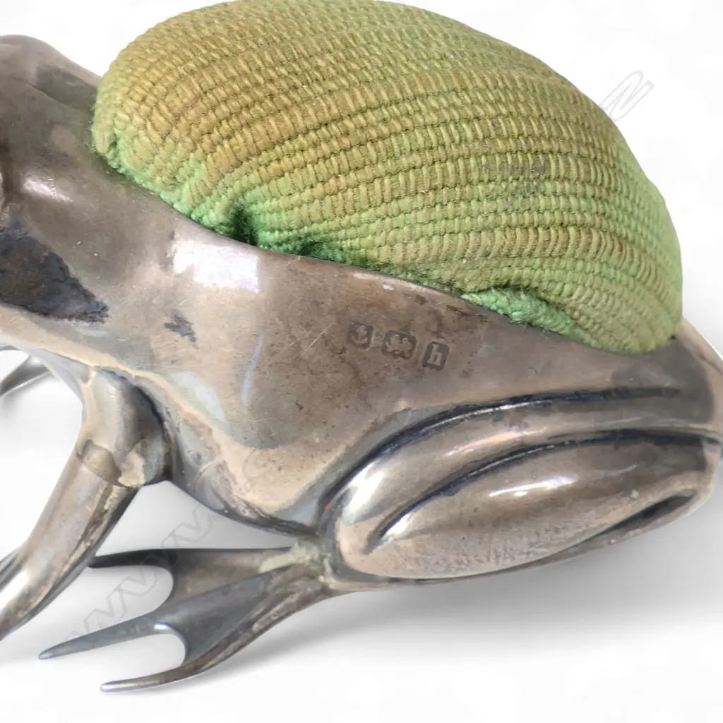 A rare Edwardian silver frog pin cushion, Image 1++