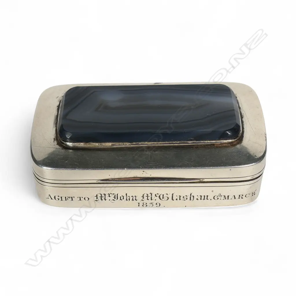 An early Victorian silver and banded agate set box, Image 1++
