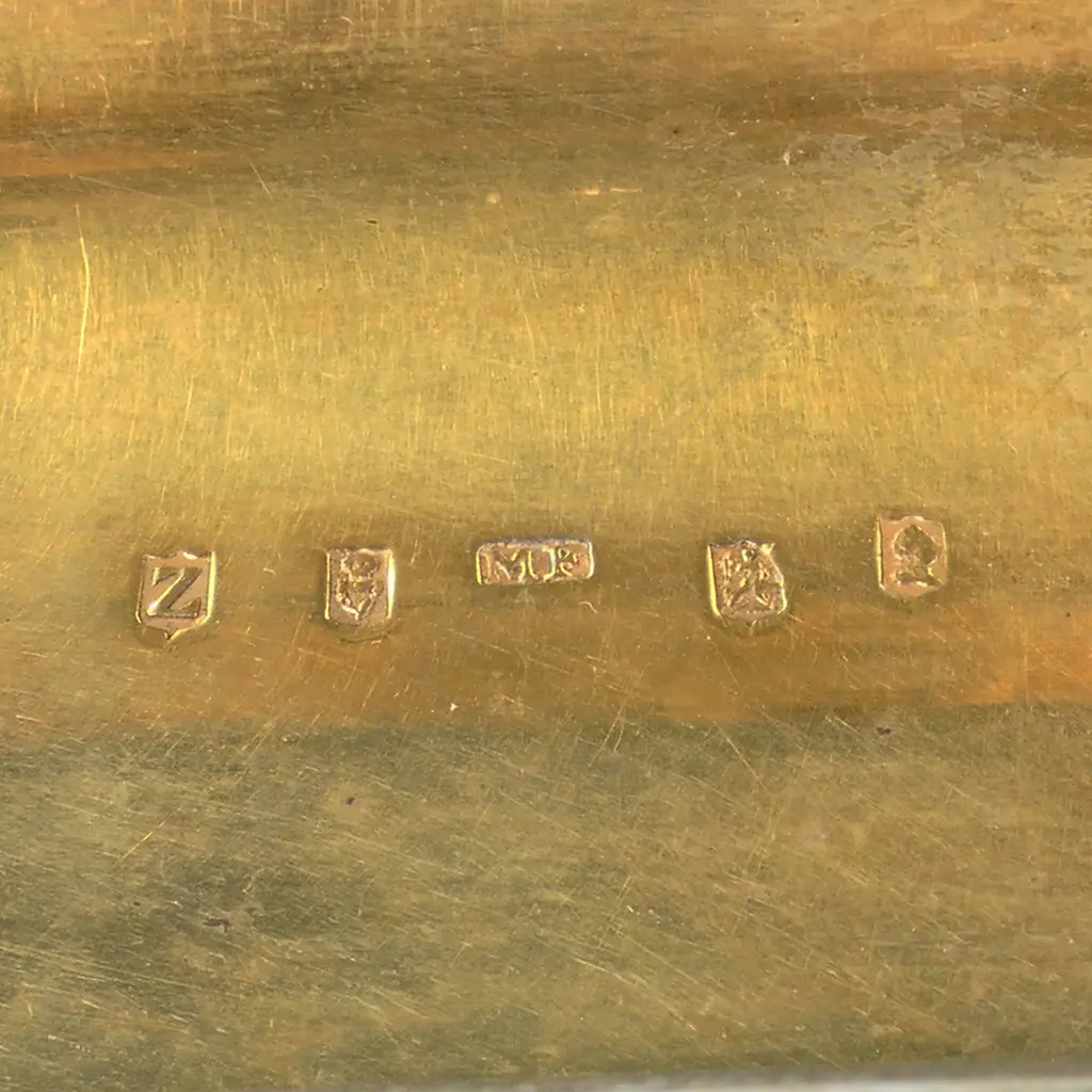 A George III Irish silver presentation engraved snuff box, Image 1++