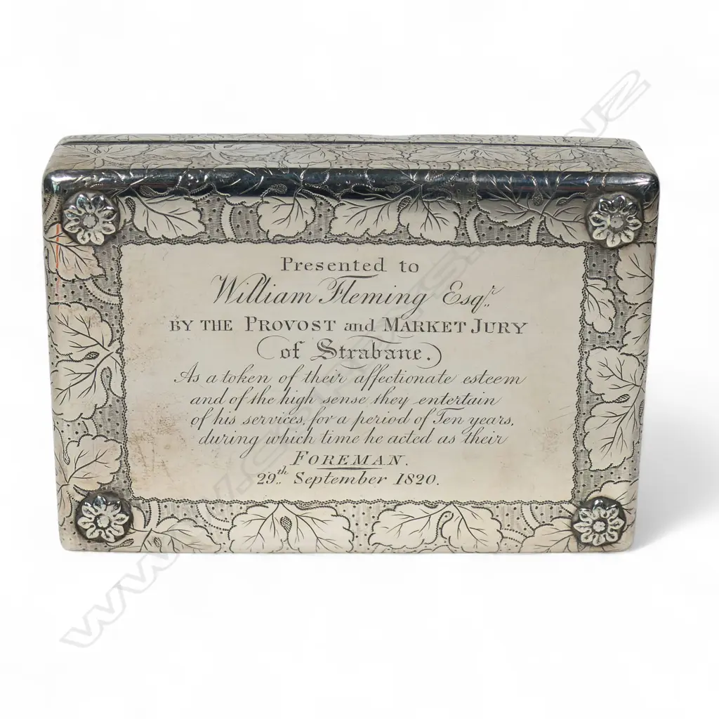 A George III Irish silver presentation engraved snuff box, Image 1++