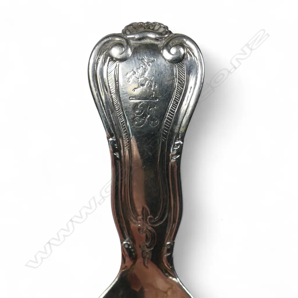 A Victorian cast silver heavy caddy spoon, Image 1++