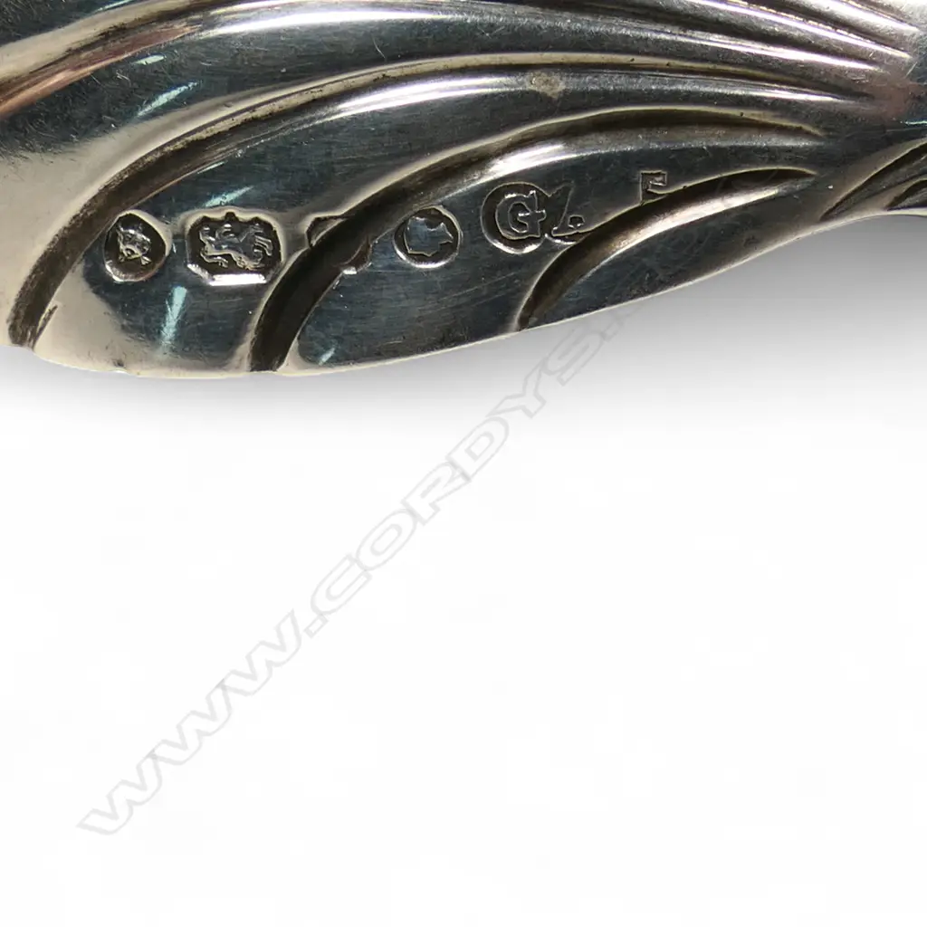 A Victorian cast silver heavy caddy spoon, Image 1++