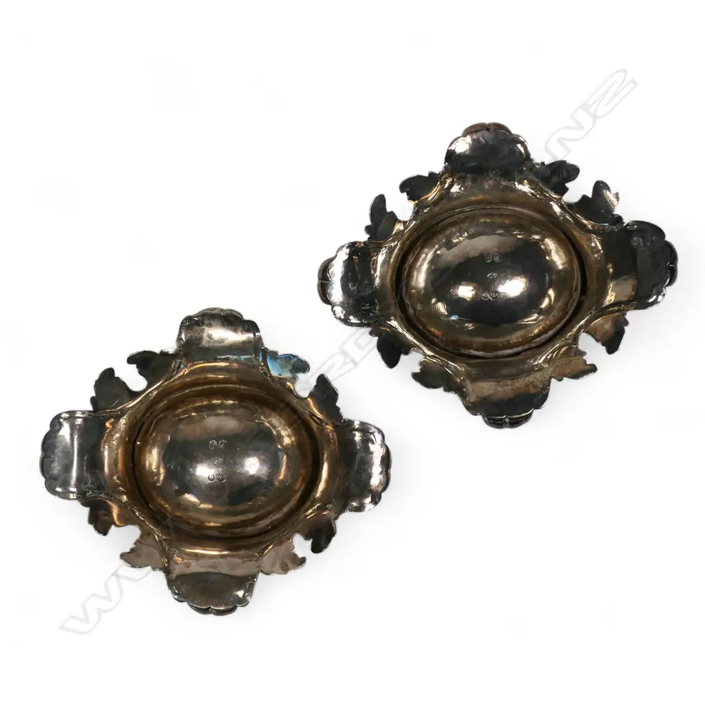 A pair of William IV silver table salts, Image 1++